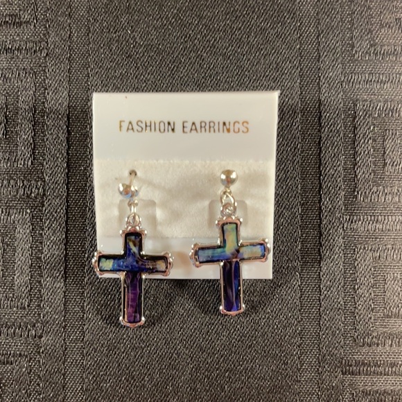 👋 3/$15 Cross Natural Shell 1” stud earrings NWT 🌈🟦 - Picture 6 of 7